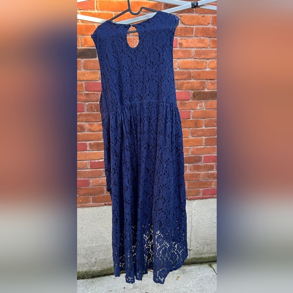 Dress - Picture 2 of 3